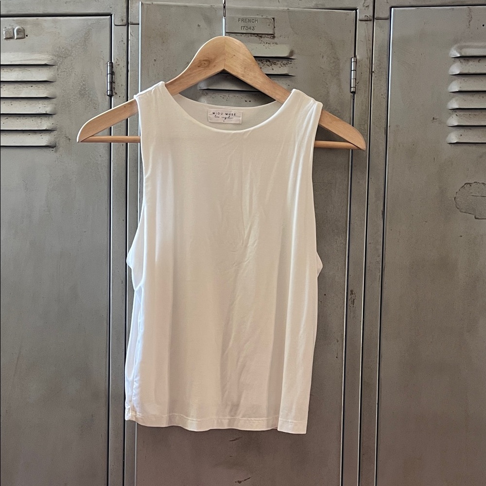 Women's White Sleeveless Top
